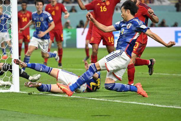 日本队2-1逆转击败西班牙