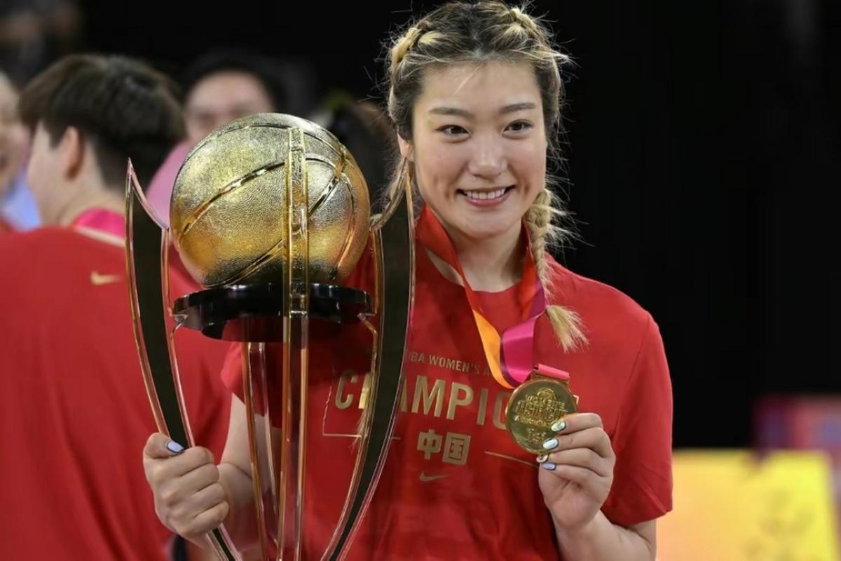 李梦入选女篮亚洲杯最佳阵容