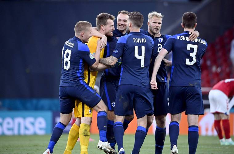 芬兰首次入围欧洲杯庆祝